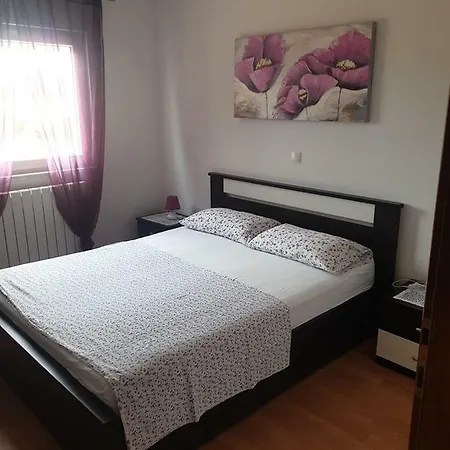 Kampac Sa 3 Spavace Sobe * Poreč