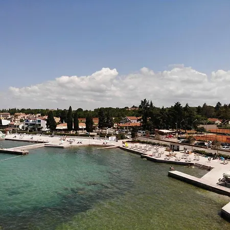 Kampac Sa 3 Spavace Sobe Apartament