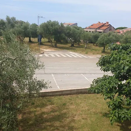 Kampac Sa 3 Spavace Sobe Apartament