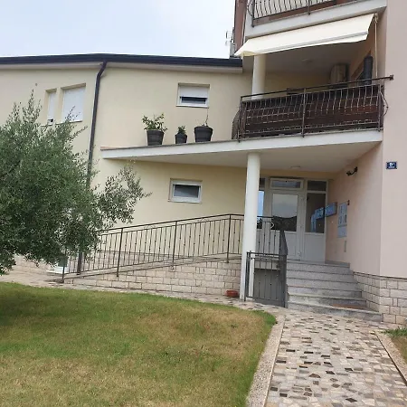 Kampac Sa 3 Spavace Sobe Poreč