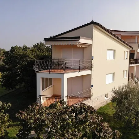 Apartament Kampac Sa 3 Spavace Sobe *