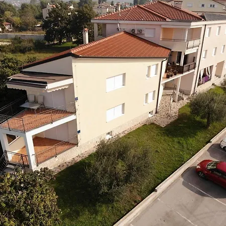 Apartament Kampac Sa 3 Spavace Sobe
