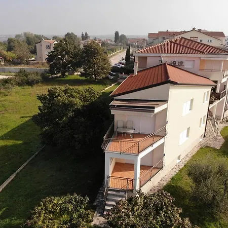 Kampac Sa 3 Spavace Sobe * Poreč