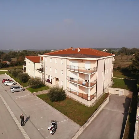 Kampac Sa 3 Spavace Sobe Poreč