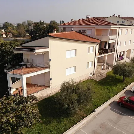 Kampac Sa 3 Spavace Sobe * Poreč