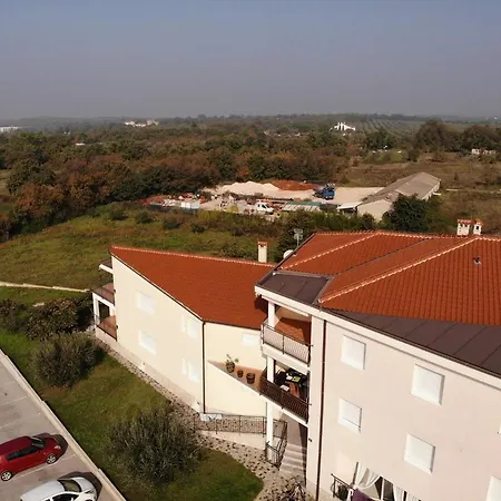 Kampac Sa 3 Spavace Sobe Poreč