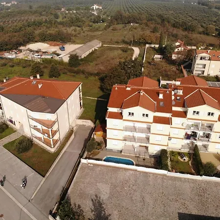 Apartament Kampac Sa 3 Spavace Sobe