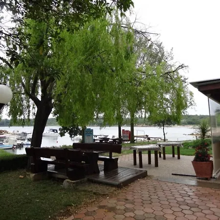 Apartament Kampac Sa 3 Spavace Sobe *