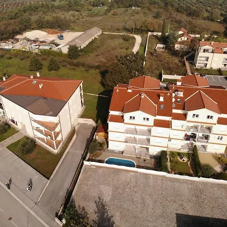 Kampac Sa 3 Spavace Sobe Apartament Poreč