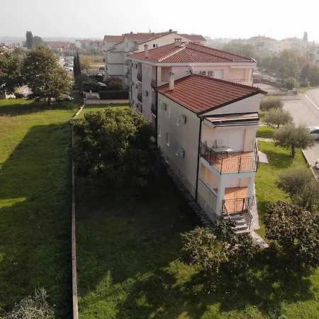 Kampac Sa 3 Spavace Sobe Poreč