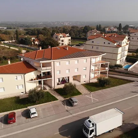 Kampac Sa 3 Spavace Sobe Poreč