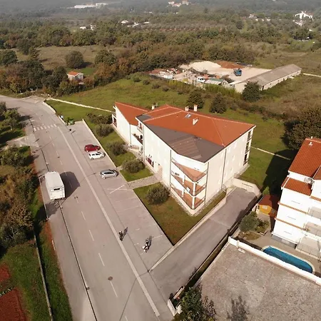 Apartament Kampac Sa 3 Spavace Sobe