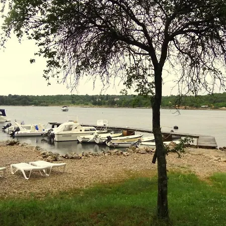 Kampac Sa 3 Spavace Sobe Apartament Poreč