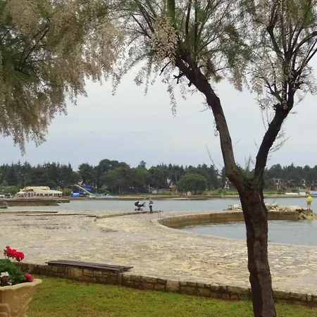 Kampac Sa 3 Spavace Sobe Apartament Poreč